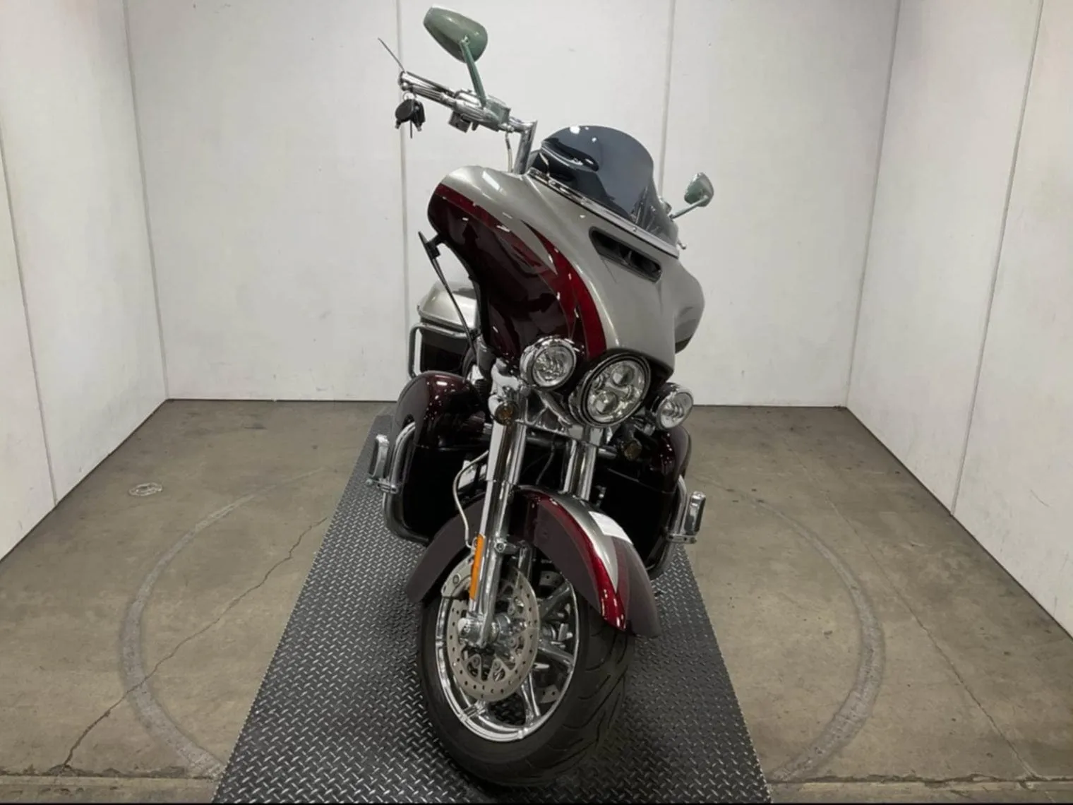 2015 Harley-Davidson CVO™ Screamin' Eagle Ultra Classic Limited FLHTKSE 110" Low Miles, Apes, and Detachable Tourpak $19,995 (In Transit)
