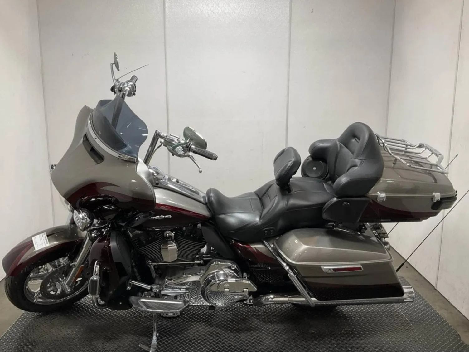 2015 Harley-Davidson CVO™ Screamin' Eagle Ultra Classic Limited FLHTKSE 110" Low Miles, Apes, and Detachable Tourpak $19,995 (In Transit)
