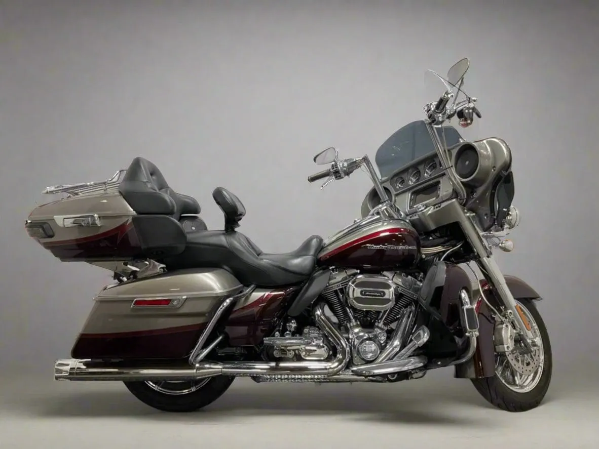 2015 Harley-Davidson CVO™ Screamin' Eagle Ultra Classic Limited FLHTKSE 110" Low Miles, Apes, and Detachable Tourpak $19,995 (In Transit)